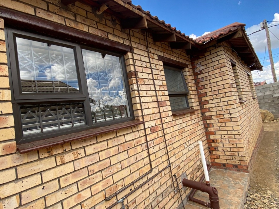 3 Bedroom Property for Sale in Selosesha Free State